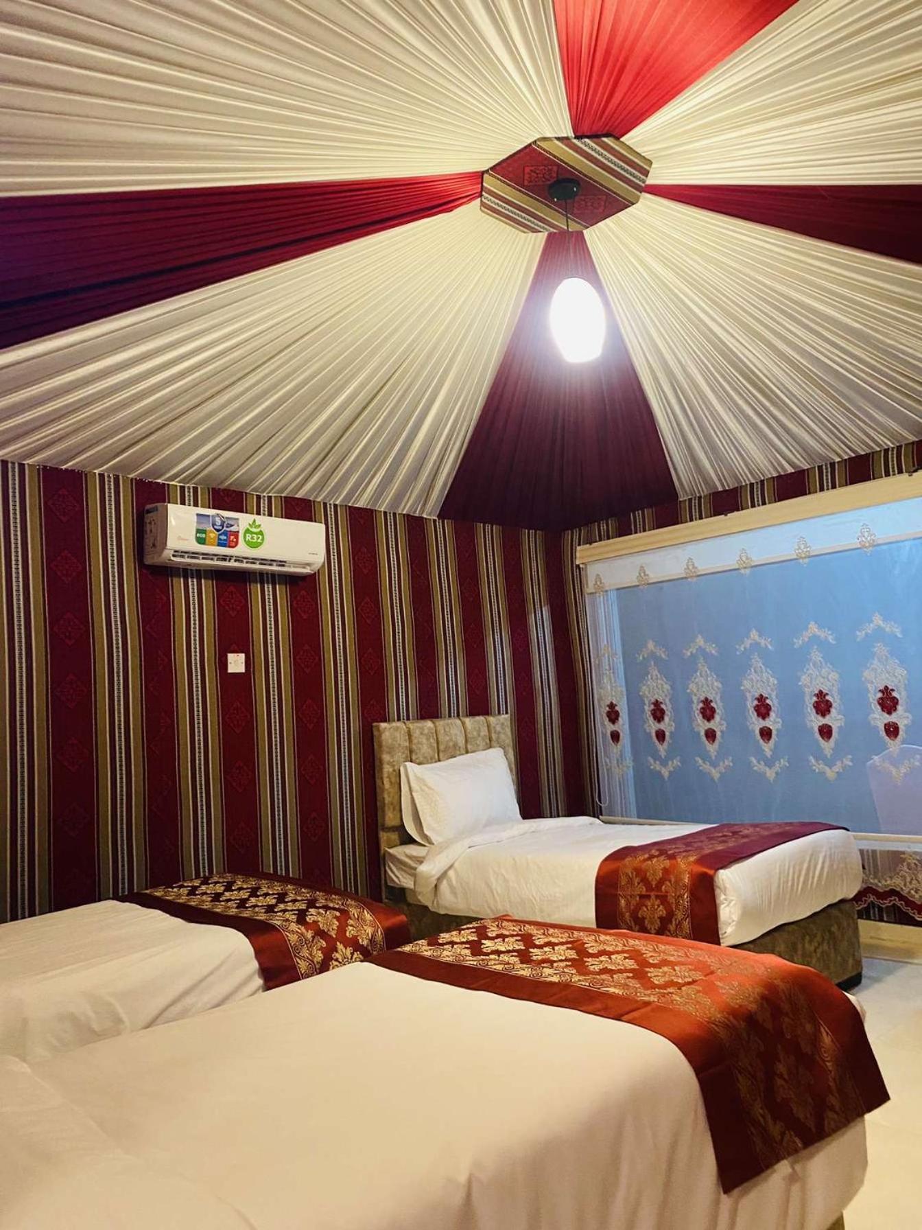 Wadi Rum Sky Camp Екстер'єр фото