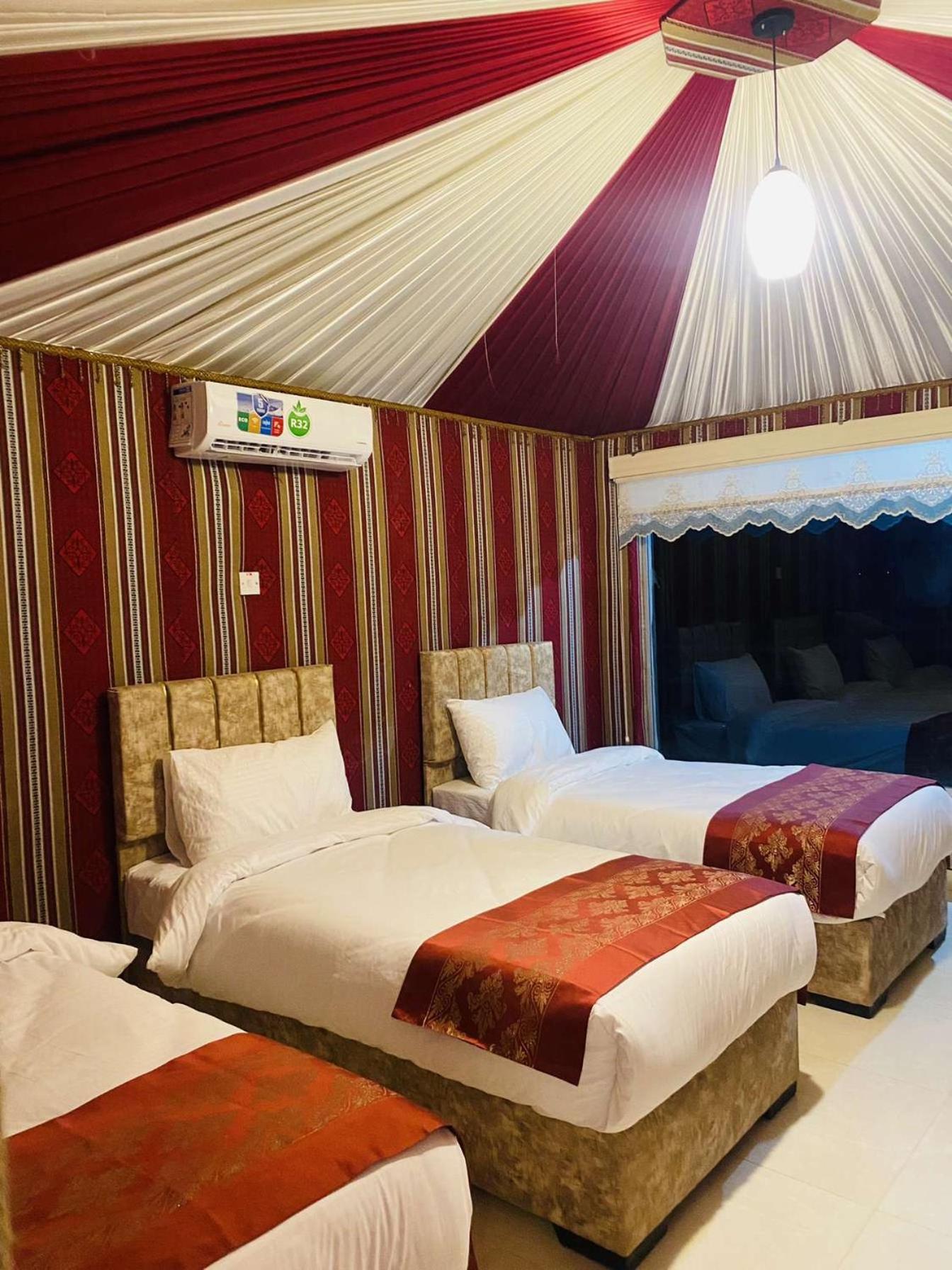Wadi Rum Sky Camp Екстер'єр фото