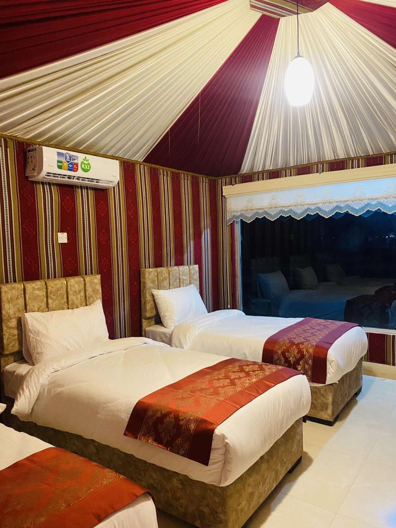 Wadi Rum Sky Camp Екстер'єр фото