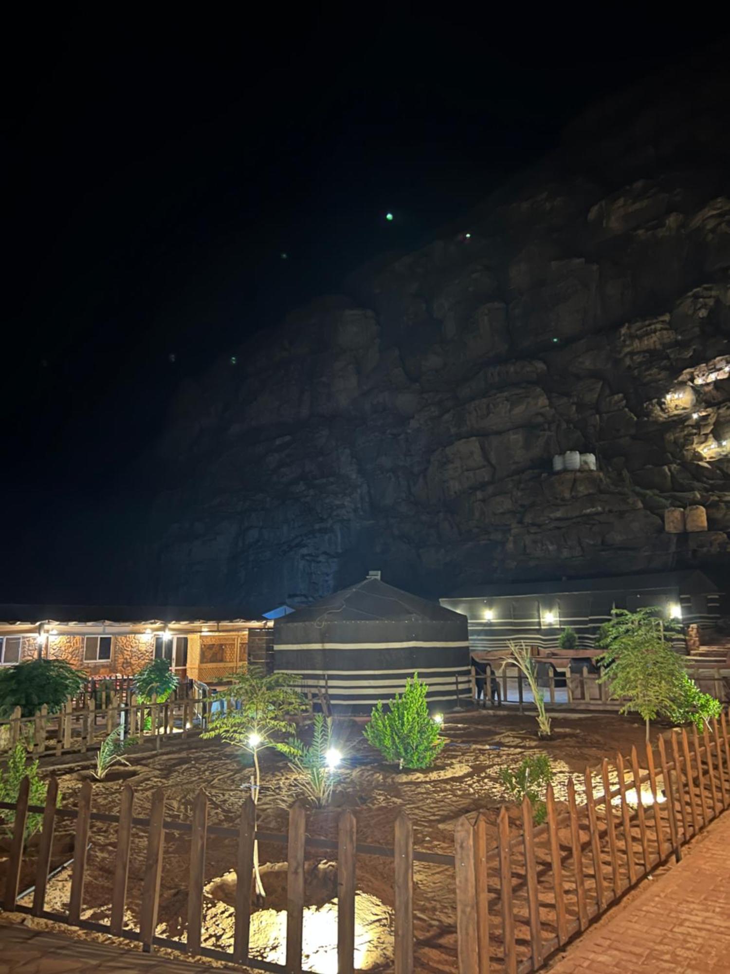 Wadi Rum Sky Camp Екстер'єр фото