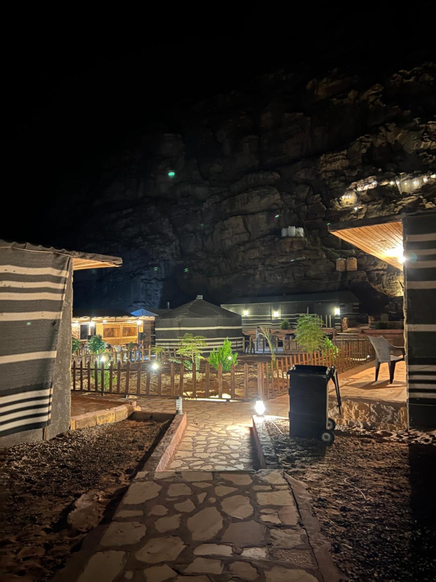 Wadi Rum Sky Camp Екстер'єр фото