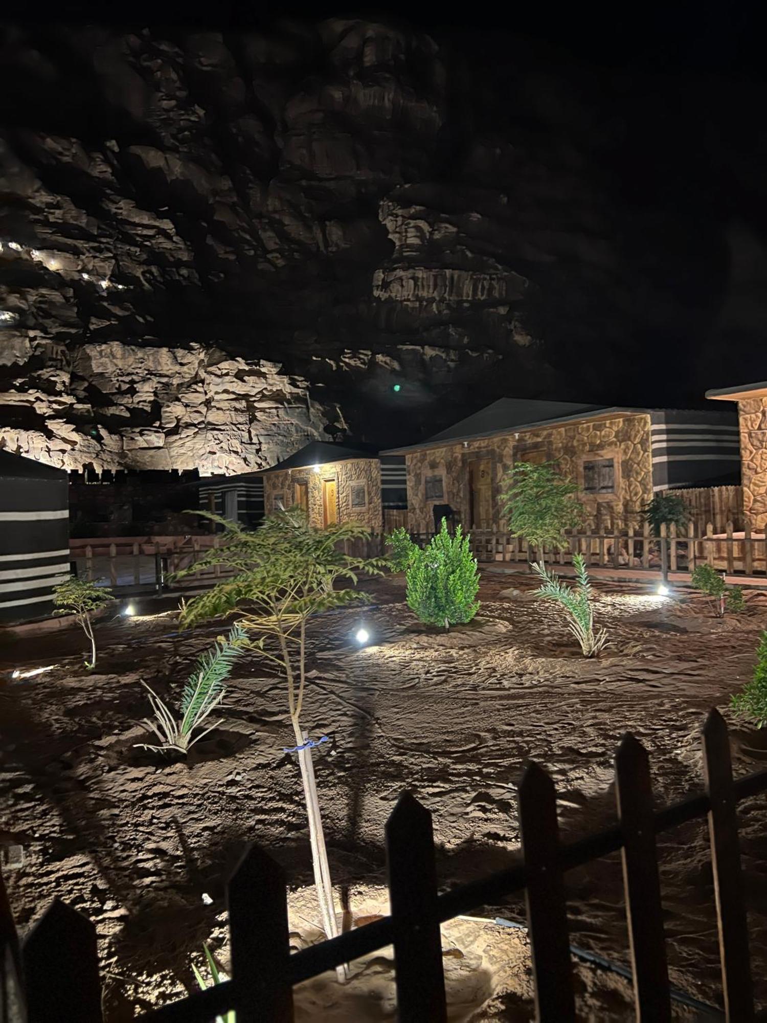 Wadi Rum Sky Camp Екстер'єр фото