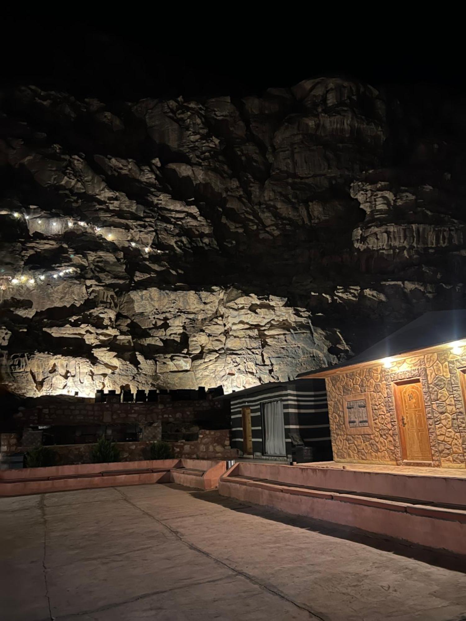 Wadi Rum Sky Camp Екстер'єр фото