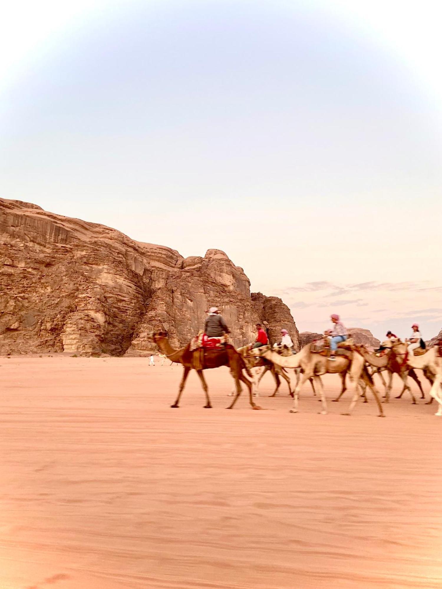 Wadi Rum Sky Camp Екстер'єр фото